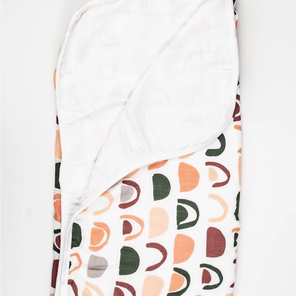 Nightingale Toddler Muslin Blanket - Rainbow - Picture 5 of 6